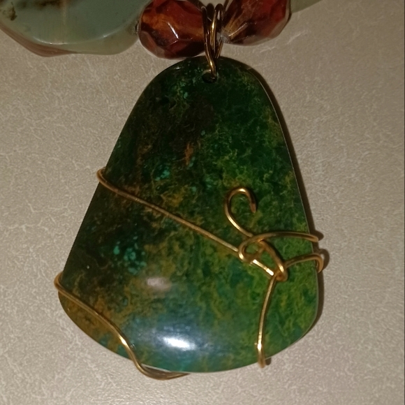 Artisan handcrafted Jasper and Jade statement necklace - Picture 3 of 8